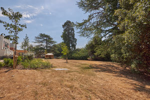 Communal Garden- click for photo gallery